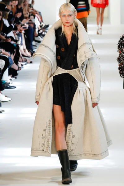 Look 12